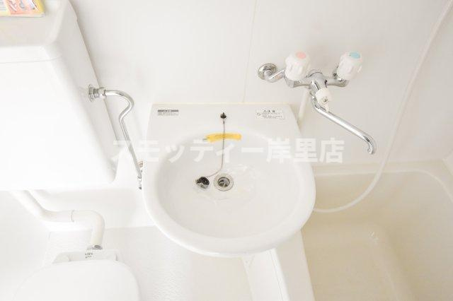 朋栄マンションの洗面所