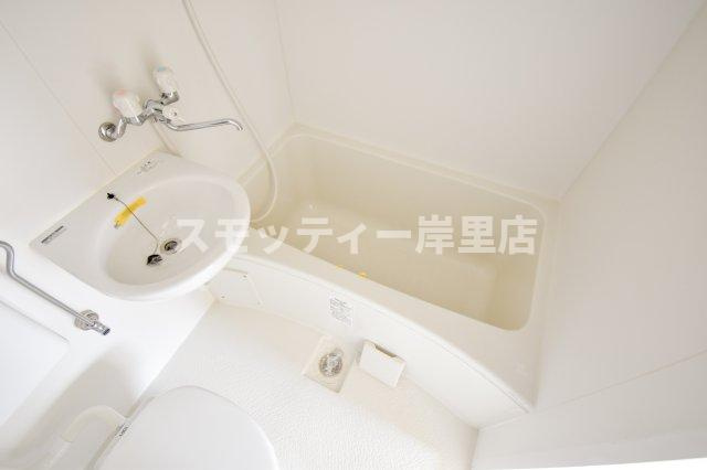 朋栄マンションの浴室