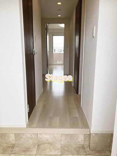 白岡市新白岡７丁目の賃貸マンションの玄関