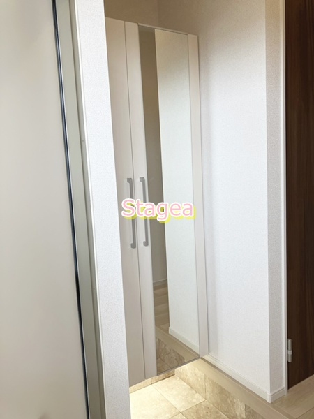 白岡市新白岡７丁目の賃貸マンションの玄関