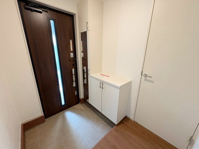 字大山崎小字鏡田の玄関|住まいの「顔」となる玄関。スッキリした玄関にできるシューズボックスは欠かせない存在ですね♪（R8.8撮影）