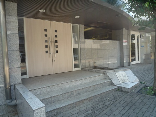 ステージグランデ市谷薬王寺のエントランス