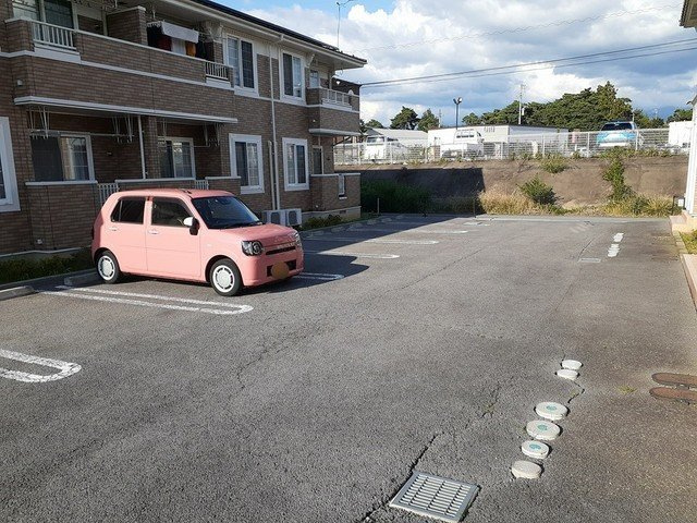 カーサエレガンテ　Ｃの駐車場