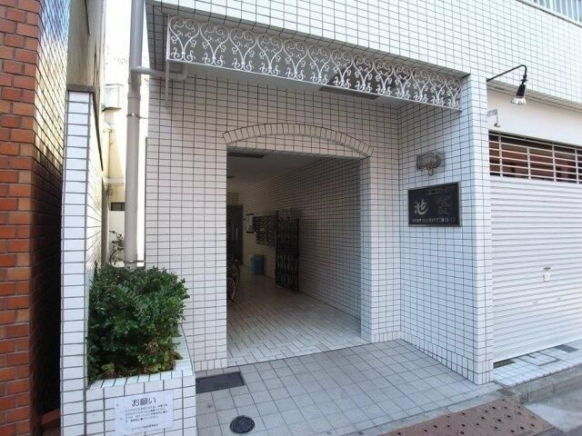 エスカイア池袋のエントランス