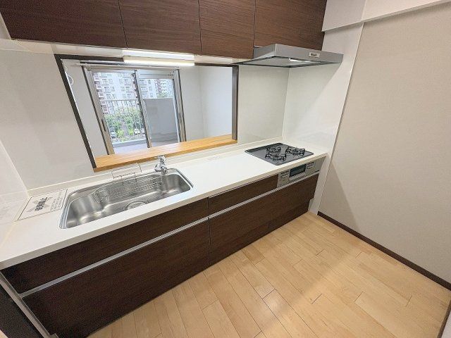 パークフィールドみさと　3街区1号館のキッチン|会話の弾む対面システムキッチンです