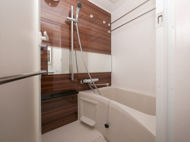 TAT LYON TIMBER TOWNの浴室