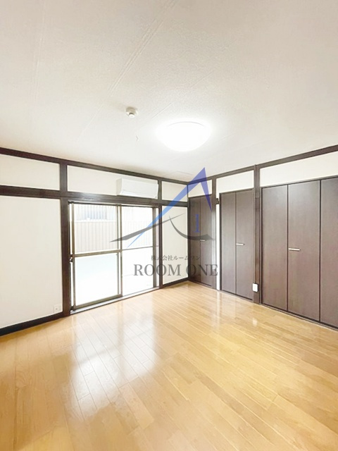 フラット秀 の居間・リビング|洋室のお部屋です。