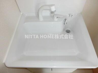 丹波市氷上町石生のアパートの洗面所|独立洗髪洗面台がついています◇