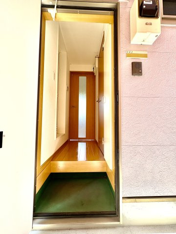 Ｍ．アルヴェリーノの玄関
