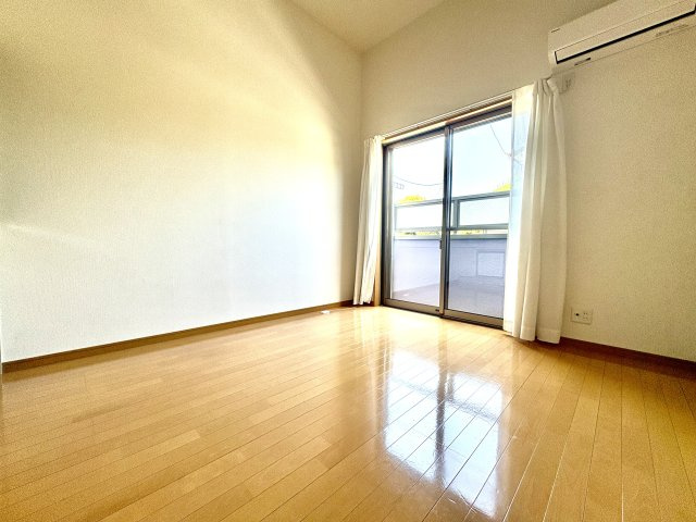 Ｍ．アルヴェリーノの洋室