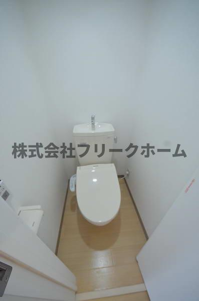 武蔵野市中町１丁目の賃貸マンションのトイレ