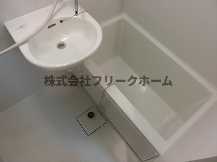 武蔵野市中町１丁目の賃貸マンションの浴室