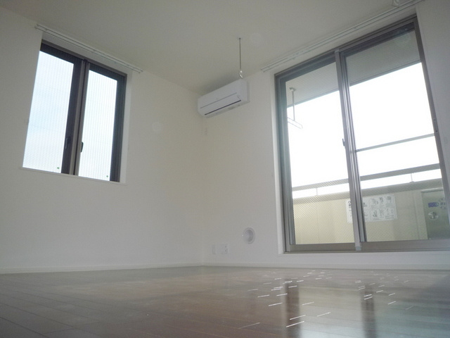 エテルナ千住大橋の寝室|最上階角部屋２面採光