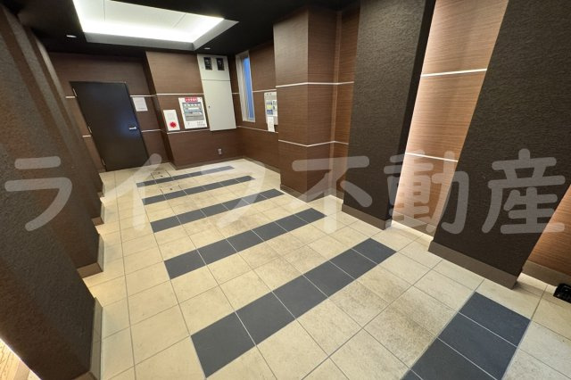 ヴィラナリー大今里のエントランス|建物の内部です