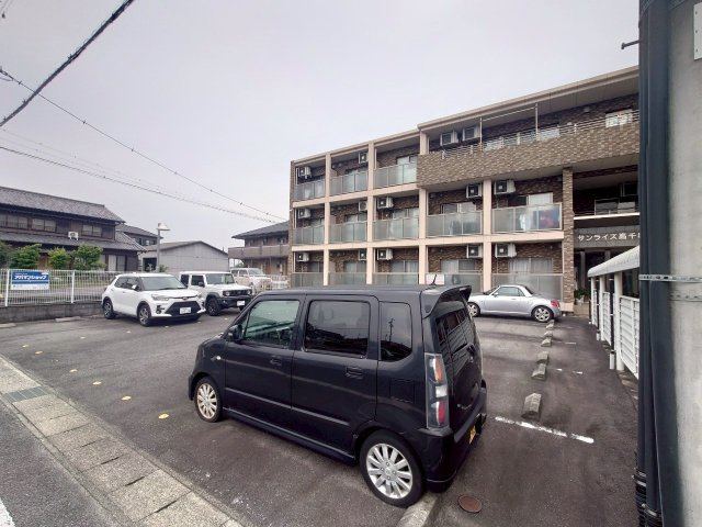 サンライズ高千穂の駐車場