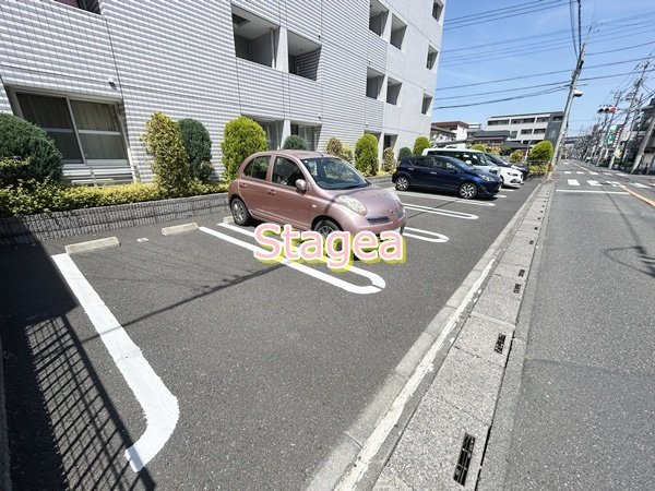 クレメント中浦和の駐車場