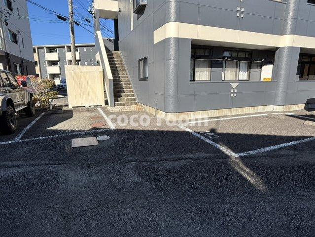 パレスシャルマンの駐車場