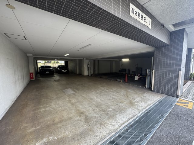 第18シントウキョウビルの駐車場