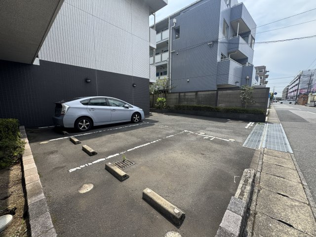第18シントウキョウビルの駐車場