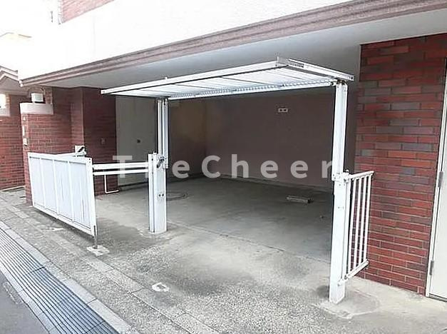 コーポアルプの駐車場