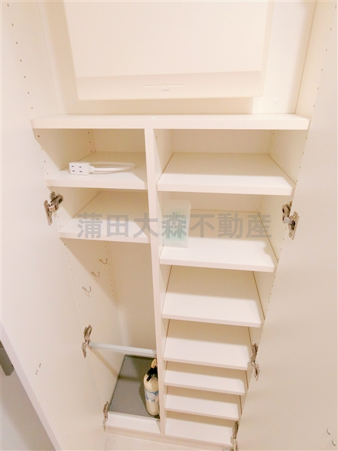 プラウドフラット蒲田Ⅱの設備|玄関収納　シューズBOX