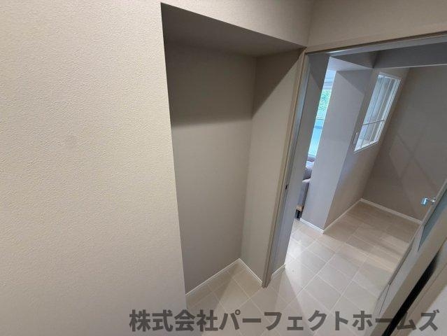 釈尊寺第一住宅1号棟の内装|明るい色調の室内です