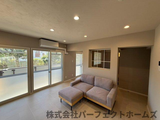 釈尊寺第一住宅1号棟の居間・リビング
