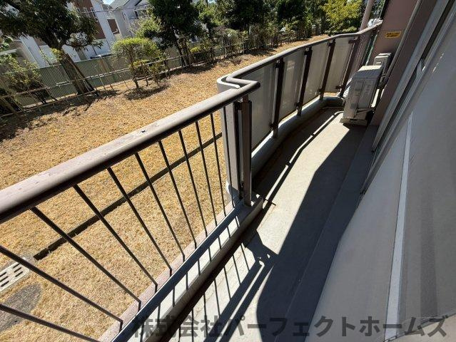 釈尊寺第一住宅1号棟のバルコニー|バルコニーからの眺めを楽しみながら食事をしませんか