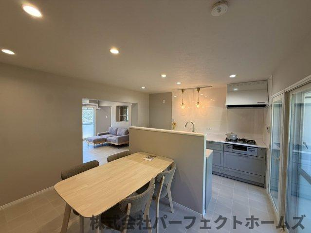 釈尊寺第一住宅1号棟の居間・リビング