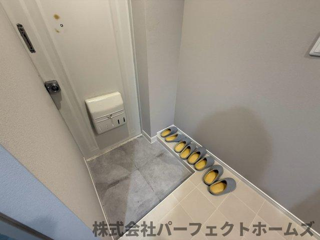 釈尊寺第一住宅1号棟の玄関|明るい玄関です