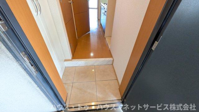 第18シントウキョウビルの玄関