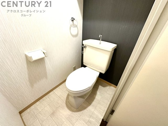 温水洗浄便座付きのトイレです♪