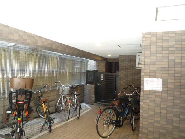 アビテ本郷の駐車場|駐輪場です