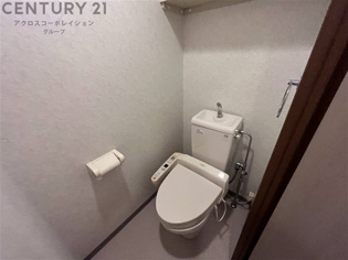 温水洗浄便座付きのトイレです♪