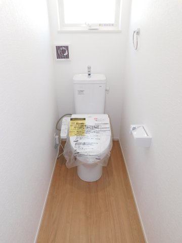 北名古屋市鍜治ケ一色村内西の新築一戸建のトイレ|◇トイレ◇　　１・２階シャワートイレ　節水タイプ　