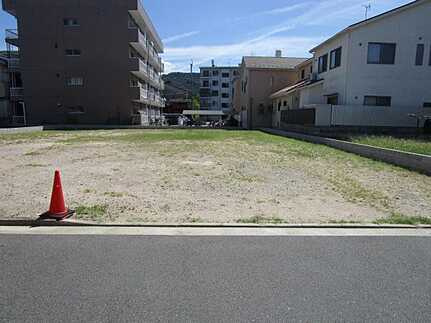 安佐南区西原７丁目の前面道路含む現地写真