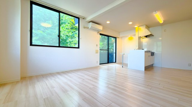 パークサイド杉山の居間・リビング|※対象不動産同タイプ別部屋です。