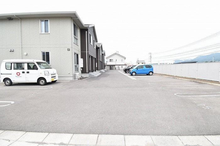 エスポワール B棟の駐車場|駐車場
