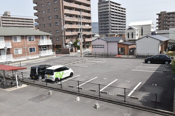 クレスト木太 B棟の駐車場|駐車場