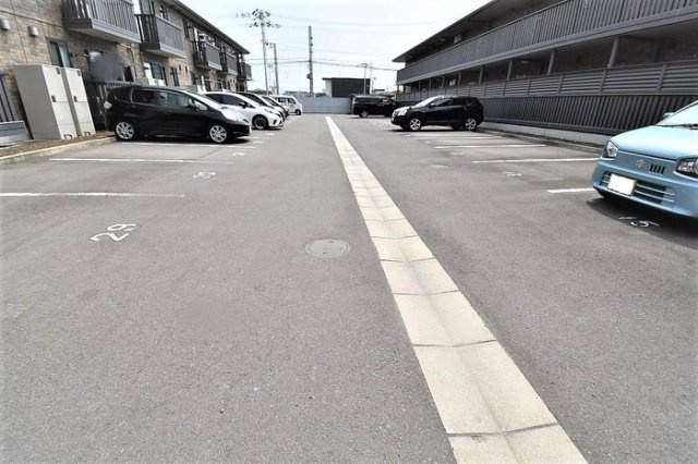 グランフェルティ B棟の駐車場|駐車場
