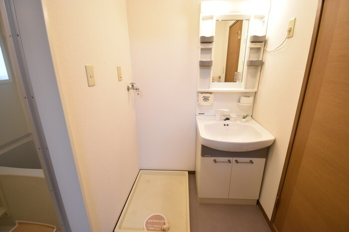 グランツ屋島|室内洗濯機置場・洗髪洗面化粧台
