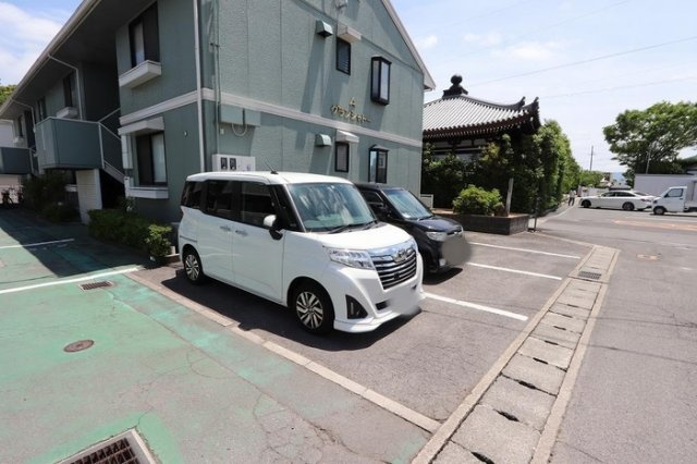 グランシャトー B棟の駐車場|駐車場