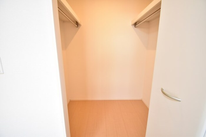 サンヒルズ伏石の収納|ウォークインクローゼット