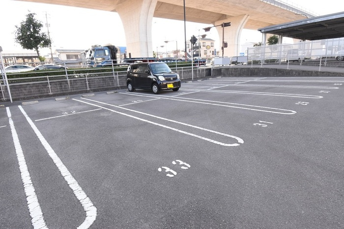 サンヒルズ伏石の駐車場|駐車場