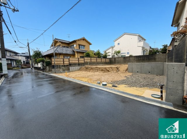 羽曳野市羽曳が丘西　第2期　新築一戸建ての前面道路含む現地写真|周辺は落ち着いた街並みの住宅地！子育てがしやすい住環境です！まだ未完成ですが、現地でしかわからない事もございます。是非一度ご覧ください。