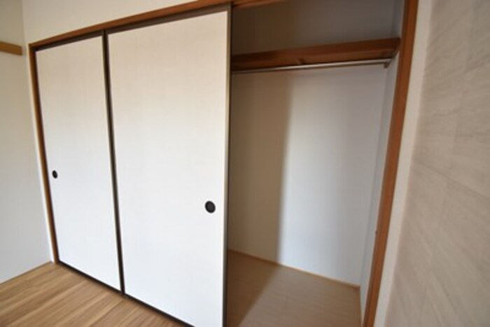 シートピア屋島 B棟の洋室|クローゼット（南洋室）