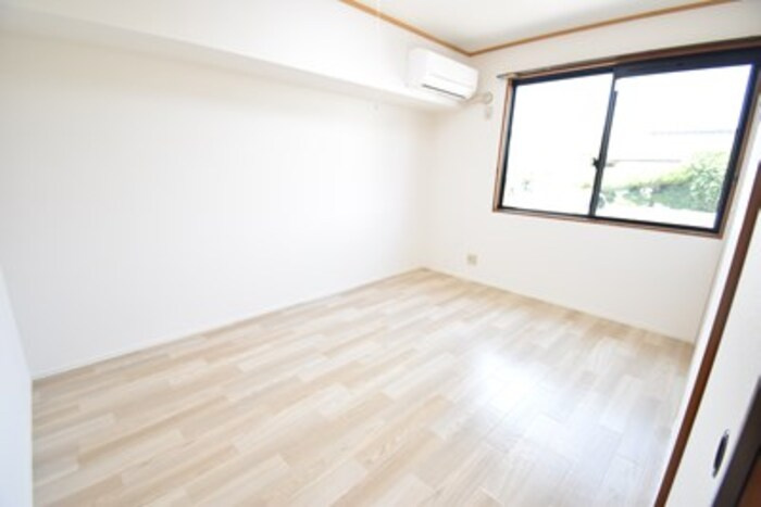 ドミール円座 D棟の洋室|北洋室６帖