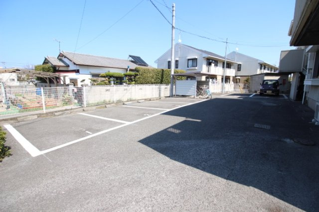 ドミール円座 D棟の駐車場|駐車場＆駐輪場