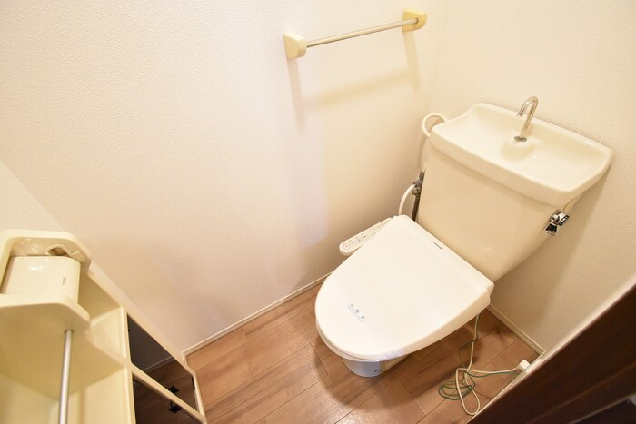 ドミール円座 B棟のトイレ|温水洗浄暖房便座
