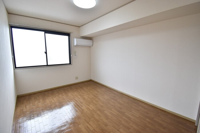 セジュール松縄 B棟の洋室|洋室６帖